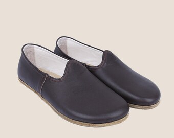Handmade Barefoot Leather Slip-On Shoes: Dark Brown Yemeni Style