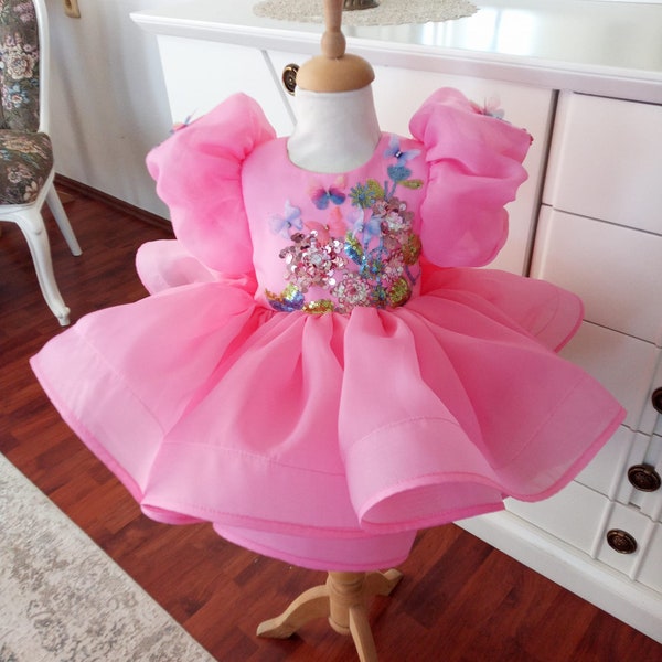 Süßes rosa Satin Puffy Mädchenkleid, rosa Mädchenkleid für Hochzeitstag, Geburtstagsparty, Weihnachtstag etc ...