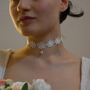 Fairycore Daisy Flower Lace Choker Necklace – 90s Inspired Handmade Fabric Choker, Adjustable Flower Necklace, Wildflower Fairy Costume Jewe