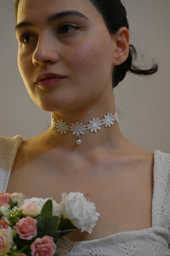 Collana girocollo in pizzo bianco: gioielli da sposa boho - Italia