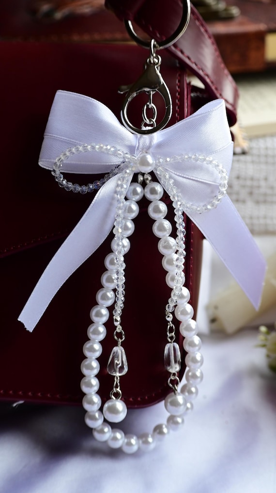 ホワイトリボンキーホルダー - パールリボンバッグチャーム