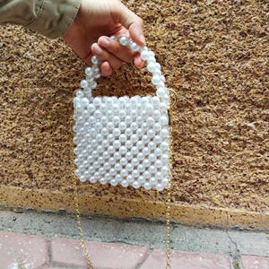 Cartera de novia personalizada con letras de perla / Cartera de cuentas blancas para novias y ocasiones especiales