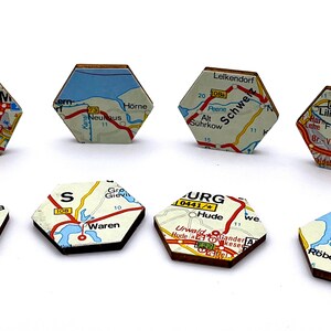 Juego de 8 - Imanes de madera hechos a mano a partir de mapas - Imanes únicos de estilo vintage para trotamundos y amantes de los viajes