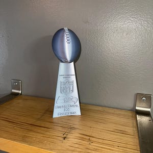 Replica del trofeo del campionato NFL immagine 1