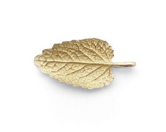 18 kt Leaf Pendant | handmade solid gold Au 750 | botanical theme |