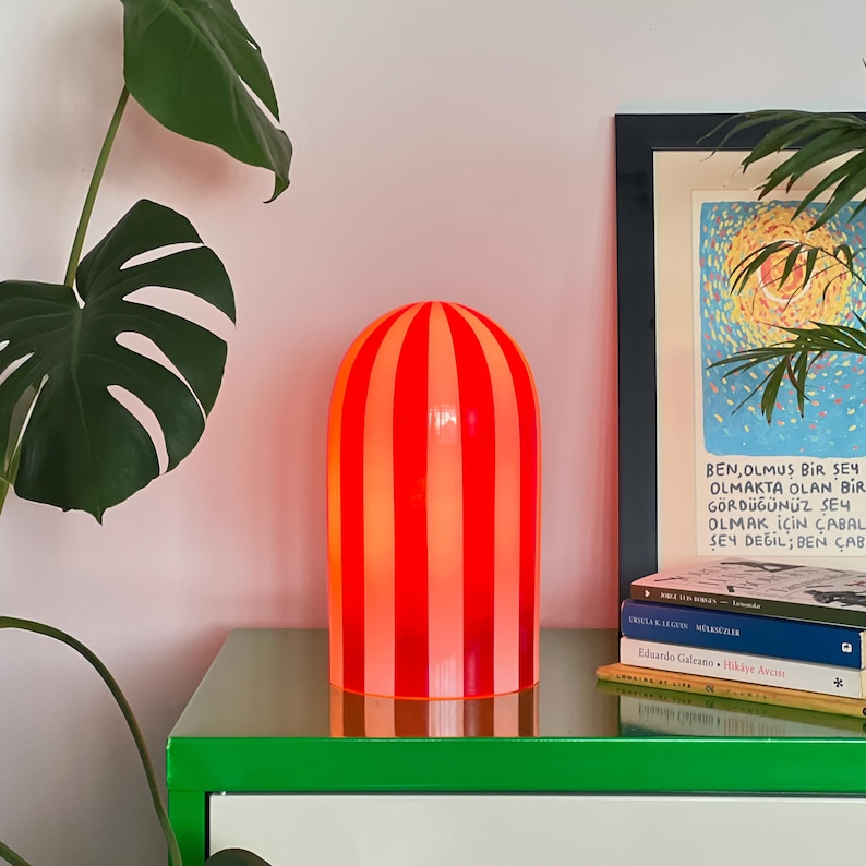 Lámpara de mesa de cristal a rayas rojas, decoración navideña hecha a mano - Adorno navideño - Regalo de Navidad - Lámpara de hadas