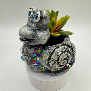 Gray Snail Flowerpot | Cachepot Holder | Plant Pot | Garden Decoration | Plant Lover Gift | Home Decor | Indoor Plant Pot| Flowerpot Planter