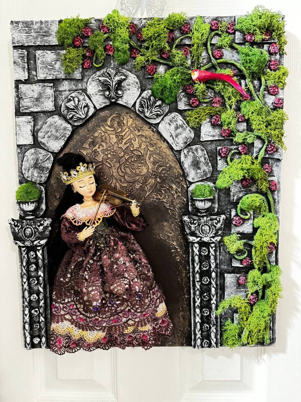 Imagen de muñeca princesa violinista: Arte mural vintage de sinfonía de castillo