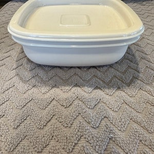 Rubbermaid Almond 2 cup Servin Saver