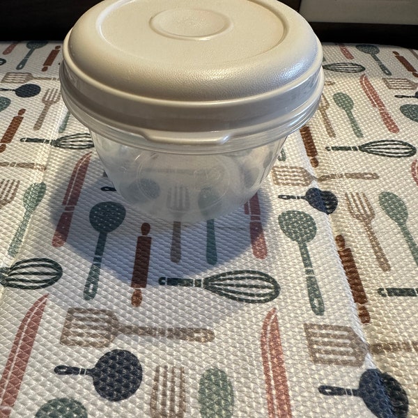 Rubbermaid 2 cup Servin Saver Container