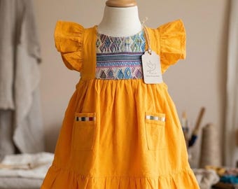 ヴィンテージ グアテマラ刺繍入り幼児用ドレス、手作りのコットン製ペザントドレス - 2歳