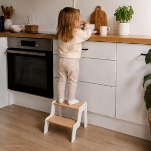 Taburete personalizado, muebles Montessori para niños pequeños, regalo personalizado para niños.