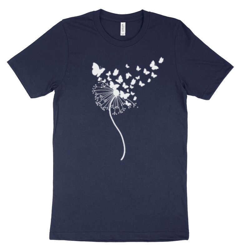 T-Shirt Schmetterlinge weiß Löwenzahn Floral Boho botanisches T-Shirt Wildblumen Minimlist Naturliebhaber Geschenkidee T-Shirt Unisex T-Shirt Navy