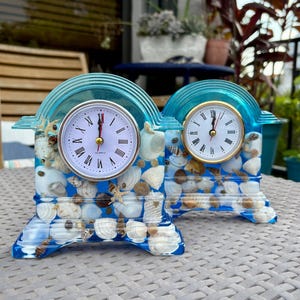 Standing Resin Seashell Blue Clock