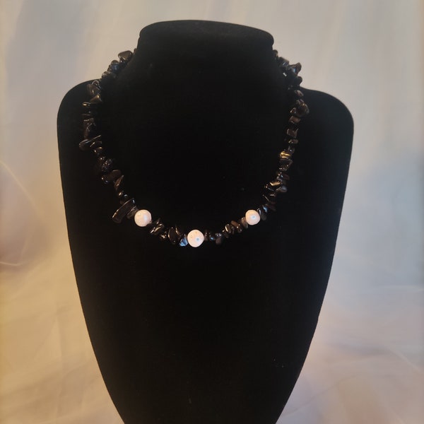 Collier en perle d'obsidienne et perle de nacre