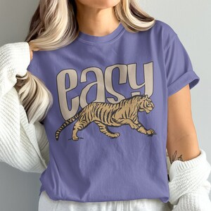 Retro Easy Tiger Graphic T-shirt, bekväma färger Vintage-tröja Grape
