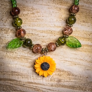 Summer sun flower necklace • Sunflower leaf beaded necklace with gold lobster clasp closure and metal work • spring jewellery • floral