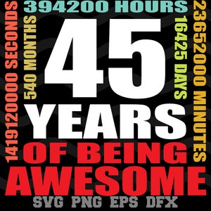 Può includere: Un design grafico in bianco e nero con il numero 45 in un grande font bianco. Il testo "YEARS OF BEING AWESOME" è in rosso. Il grafico include anche il numero di secondi, minuti, ore, giorni e mesi in 45 anni. Il testo "SVG PNG EPS DFX" è in fondo al grafico.