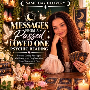 Peut inclure: Une publicité pour une lecture psychique avec le texte Messages From A Passed Loved One Psychic Reading, Receive Loving Messages, Guidance, and Confirmation From Your Loved One, et Same Day Delivery, avec des cartes de tarot et bougies.