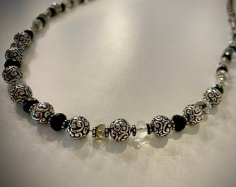 Collier de perles ton argent Brighton avec cristaux tchèques