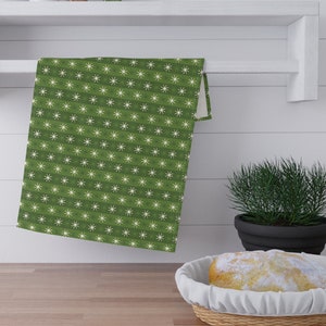 18 x 30 Inch Kitchen Tea Towel Polyester or Cotton Twill Nordic Green and White Winter Pattern Scandinavian Home Decor