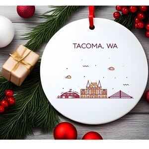 TACOMA WA Stadt Skyline Illustration, Washington Reise weiß Acryl Ornament, personalisiertes Geschenk, Weihnachtsbaum Ornament, Urlaub Dekor