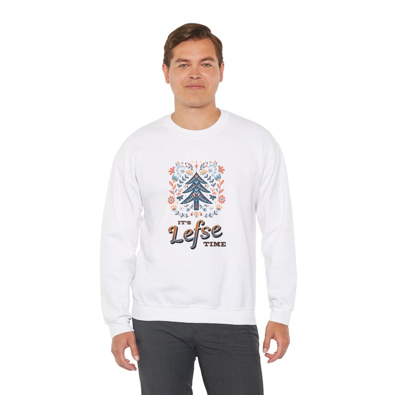 Sudadera unisex Lefse Time, jersey de cuello redondo de Gildan para los meses más fríos, suéter cómodo y acogedor, mezcla de algodón cultivado éticamente, imagen 6