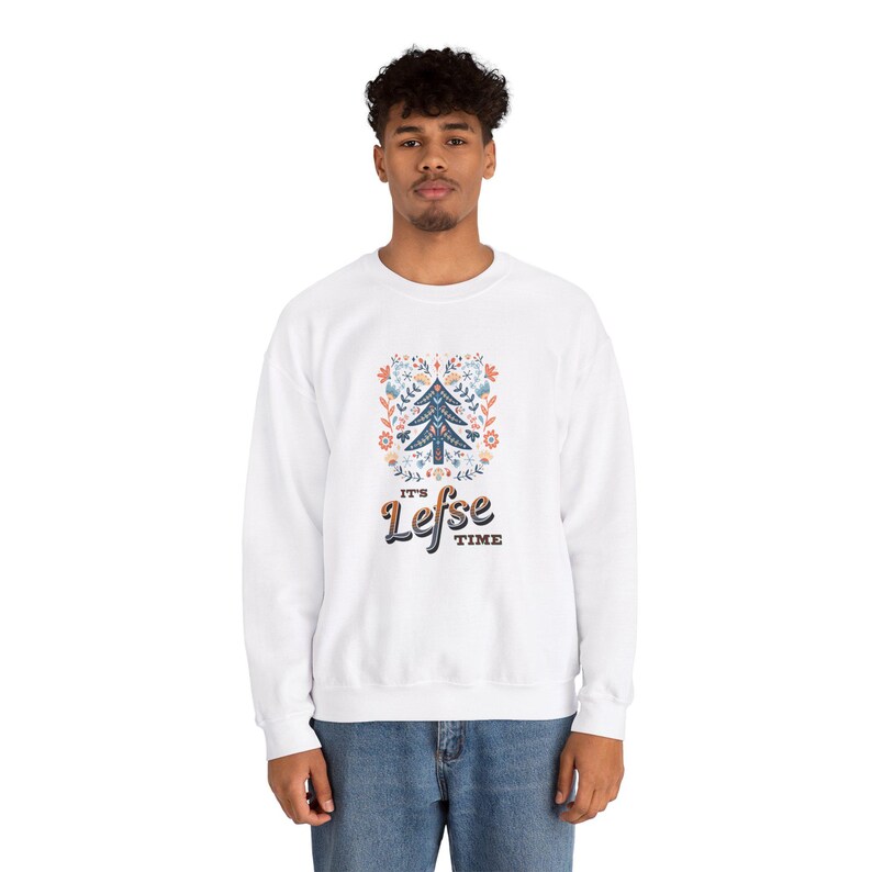 Sudadera unisex Lefse Time, jersey de cuello redondo de Gildan para los meses más fríos, suéter cómodo y acogedor, mezcla de algodón cultivado éticamente, imagen 5