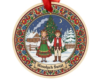 Puede incluir: Adorno navideño redondo con una cinta roja. El adorno presenta una escena invernal con un árbol de Navidad decorado, una pareja con vestimenta tradicional polaca y el texto "Wesołych Świąt". El borde tiene un diseño floral colorido.