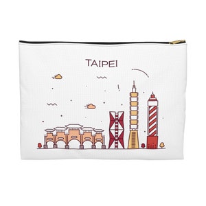 Puede incluir: Una bolsa blanca con cremallera que presenta un dibujo lineal del horizonte de Taipéi. El horizonte incluye la torre Taipei 101, un faro de rayas rojas y blancas y un edificio rojo y blanco con un patrón geométrico. El texto "TAIPEI" está impreso en rojo en la parte superior de la bolsa.
