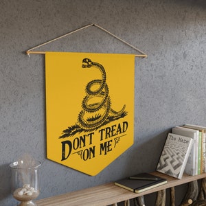 Don&#39;t Tread On Me Pennant Wall Flag | Gadsden Flag | Revolutionary War | 2nd Amendment | Military College Gift