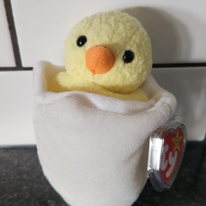 Ty Beanie Baby “Eggbert” the Cute Chick in Egg (6 inch)