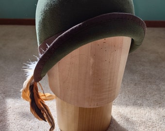 1920s vintage inspired reproduction handmade ladies' women's dark forest green wool felt cloche hat with brown ribbon and feathers for her