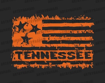 Pode incluir: Design de bandeira desgastada em laranja e preto com a palavra "TENNESSEE" na parte inferior. A bandeira apresenta três estrelas e listras horizontais, com um efeito grunge. O design está em um fundo cinza escuro.