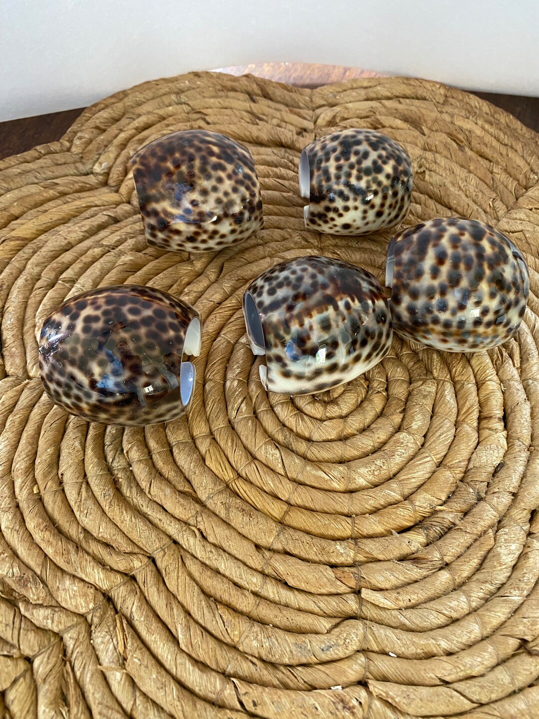 Set of 5 Natural Tiger Cowrie Shell Napkin Rings - Etsy