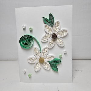 Cartão quilling feito à mão - duas flores brancas