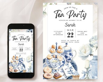Op de afbeelding: Een blauwe en witte uitnodiging voor een theepartij met een aquarel-illustratie van een theepot, theekopjes en koekjes. De uitnodiging zegt "Join us for a Tea Party" en "Honoring Mommy to be Sarah". De datum van het feest is 22 maart 2024.