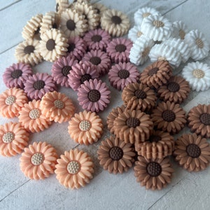 Focal beads, silicone daisies , silicone beads for pens, bracelets, keychains and lanyards