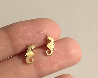 Seepferdchen Ohrstecker, Meerestiere Fische Ohrringe, Minimalistische Ohrringe, Gold Ohrringe, niedlich und schrullig, lustige Ohrringe, Geschenk für sie, E013