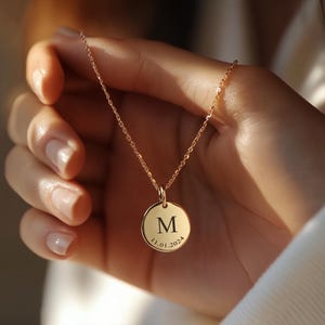 Collier personnalisé avec initiales et date gravée pour femme, collier prénom avec date de naissance, cadeaux de bébé pour maman, breloque personnalisée, cadeau d'anniversaire pour meilleurs amis