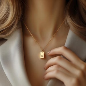 Collar con inicial de oro, mini collar con nombre, colgante con letra grabada personalizada, regalo personalizado para dama de honor, regalo para mamá