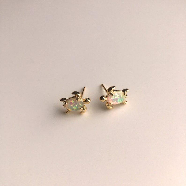 Pendientes de ópalo de tortuga Blixore, pendientes de ópalo de fuego, joyas de piedras preciosas de ópalo blanco en oro, regalo para ella, pendientes divertidos y lindos, E001 imagen 3