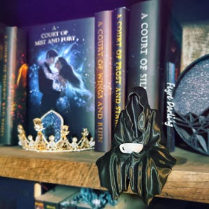 ACOTAR Suriel Bücherregal Dekor mit Teetasse