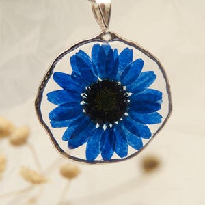 Stunning Large Silver Daisy Pendant /Pendants/Giftideas/Handmade/Realdriedflower/Daisy/Flowerjewellery