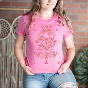 Vintage Merry & Bright Tshirt, Christmas 5th Grade Teacher Tee, Santa&#39;s favorite Elementary Teacher Top, Classic Xmas T-shirt, Teacher Gift
