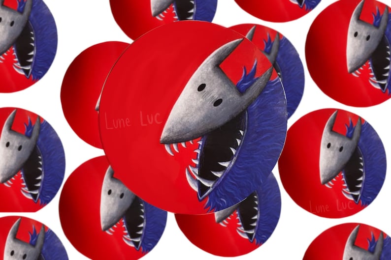 Op de afbeelding: Een set ronde stickers met een cartoonwolf met blauwe vacht en scherpe tanden. De wolf staat op een rode achtergrond met de tekst "Lune Luc" in wit.