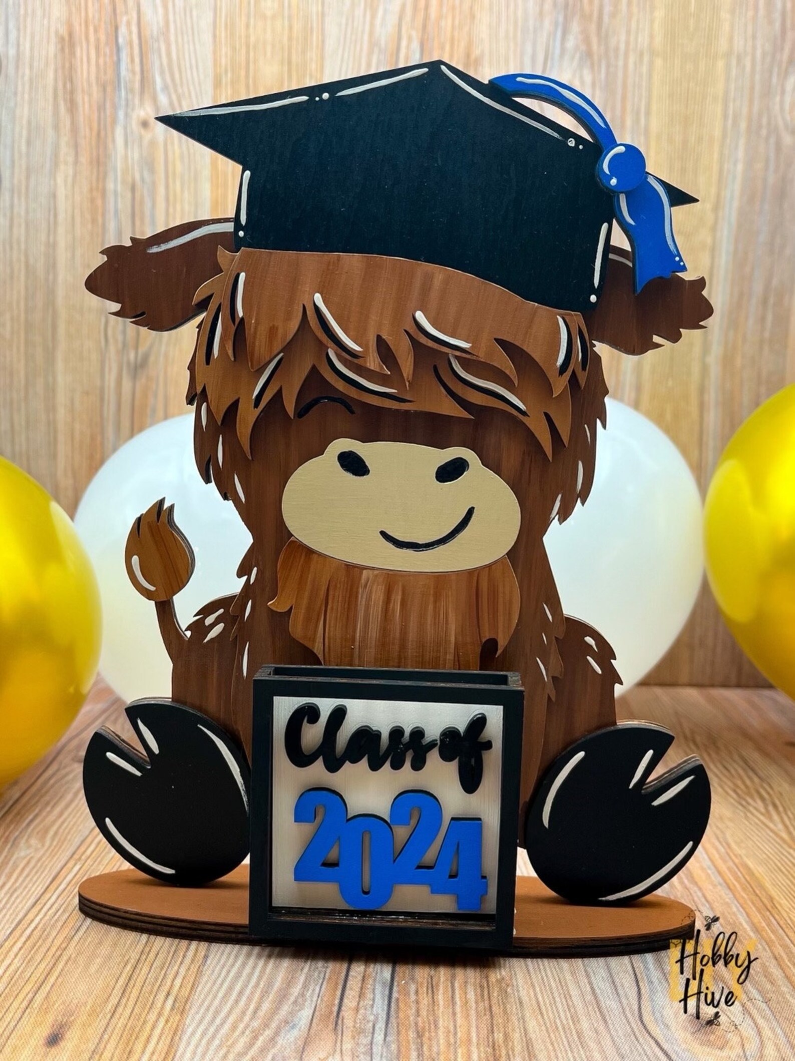 Graduation Cow Graduation Highland Cow With Class of 2026 Mini Sign, Desk Decor, Fun ...