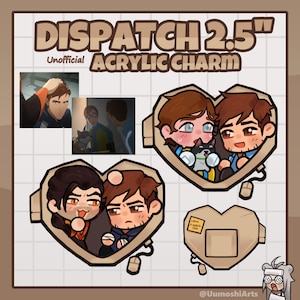 Könnte beinhalten: Ein Acryl-Anhänger mit Cartoon-Illustrationen von Charakteren aus der Zeichentrickserie. Der Anhänger ist herzförmig und enthält den Text "DISPATCH 2.5" und "Unofficial ACRYLIC CHARM". Der Anhänger hat einen beigefarbenen Hintergrund mit einem Rastermuster.