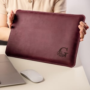 Personalized Leather MacBook Sleeve case with name - Practical and unique gift for mom