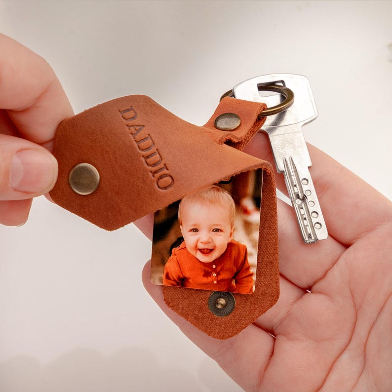 3rd Anniversary Gift, Personalized Leather Photo Keychain, Leather Anniversary Gifts for Him, Photo Keychain for Men imagem 11